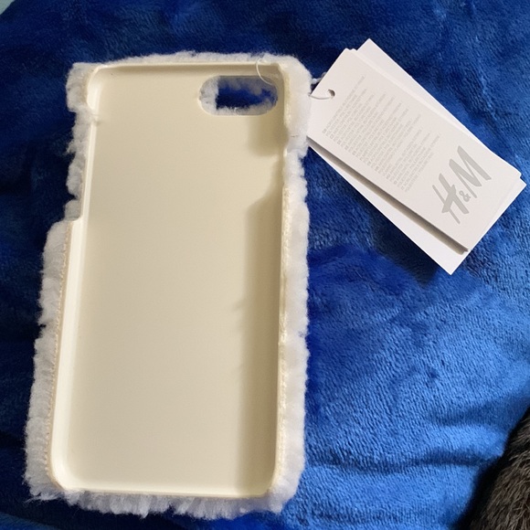 iPhone 6,7,8 fuzzy phone case from H&M - Picture 2 of 3